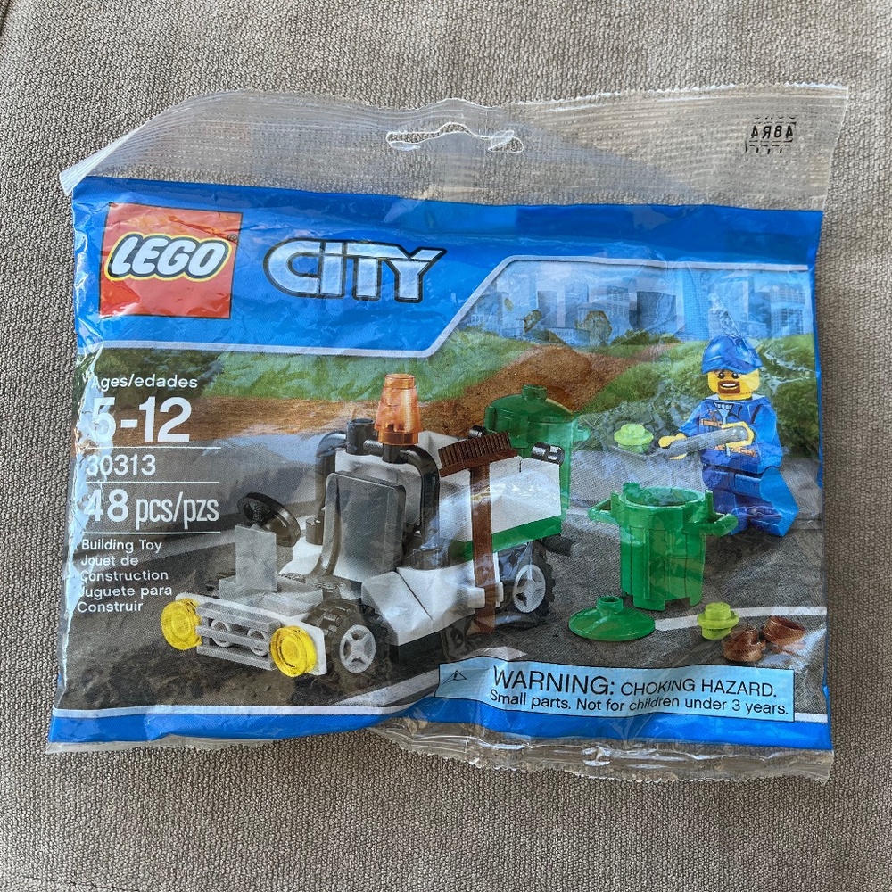 LEGO City #30313 - Garbage Truck / Trash Truck - 2015